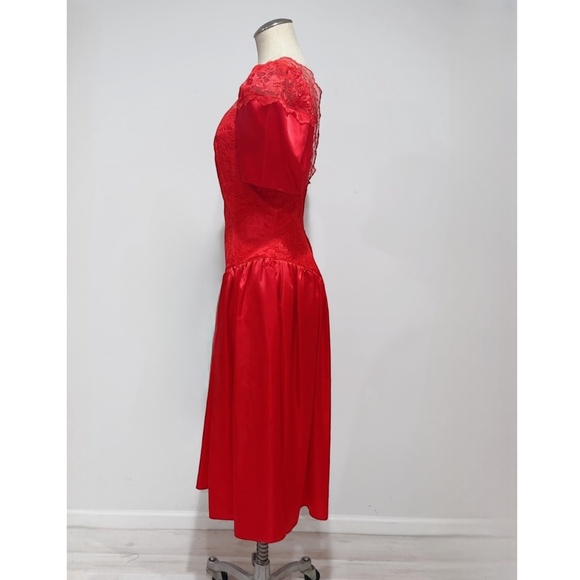 Union Made ILGWU Vintage 1980s Red Lace and Satin Formal Dress Size M/L - Picture 3 of 11